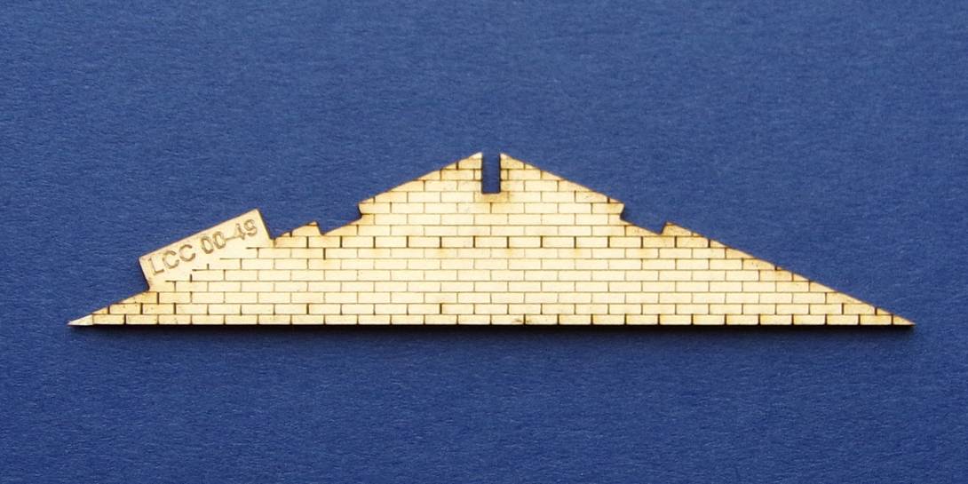 LCC 00-49 OO gauge low angle brick roof gable Low angle roof gable for roofs up to 77mm wide.
